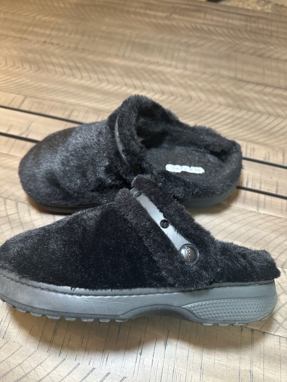 CROCS Classic Unfurgettable Clog Black Plush Fuzz Lined Clog - Picture 8 of 16